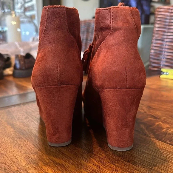 Report burnt orange wedge booties. Size 7 EUC. - Picture 3 of 6